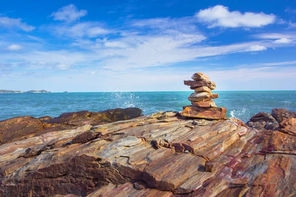 Stone stack stable and wave splash on background — Stock Photo, Image