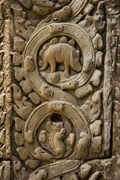 Ta Prohm temple and Bas relief  wall dinosaur — Stock Photo, Image