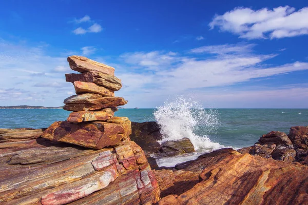 Stone stack stable and wave splash on background — Stock Photo, Image