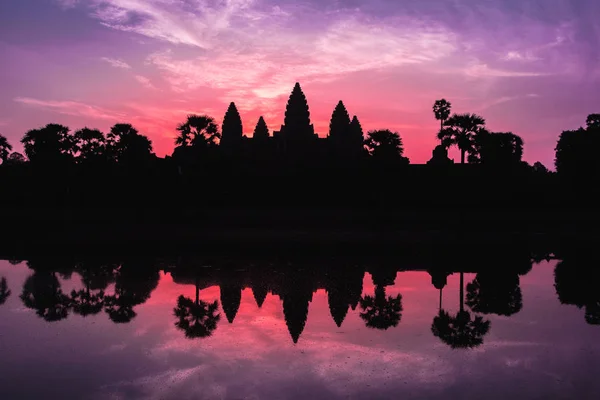 Angkor Wat templo no nascer do sol dramático — Fotografia de Stock