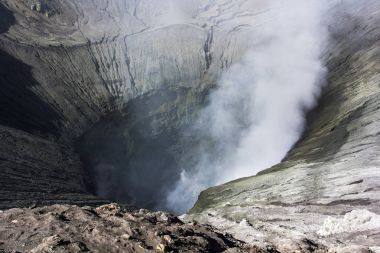 Bromo vocalno krater ile gaz duman