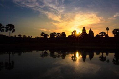 Angkor Wat Tapınağı'nda dramatik gündoğumu sunburst