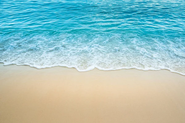 Vågen av havet på stranden — Stockfoto