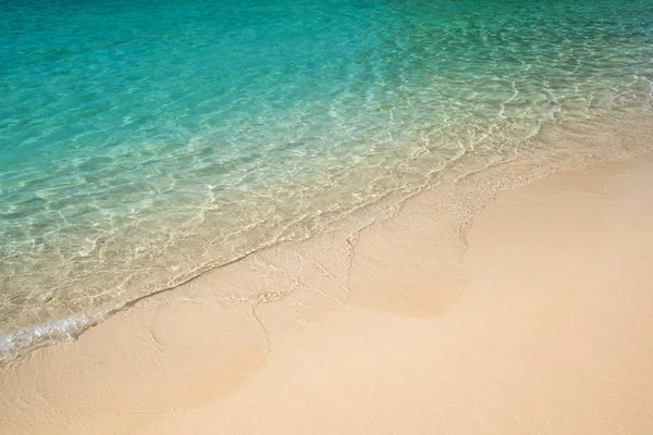 Sahildeki deniz dalgası