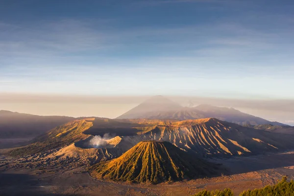 Mount Bromo mavi gökyüzü gün zaman doğa manzara arka plan