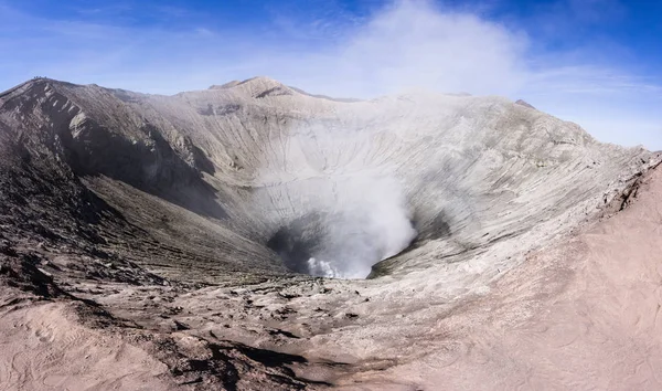 Panorama bromo vocalno krater ile gaz duman