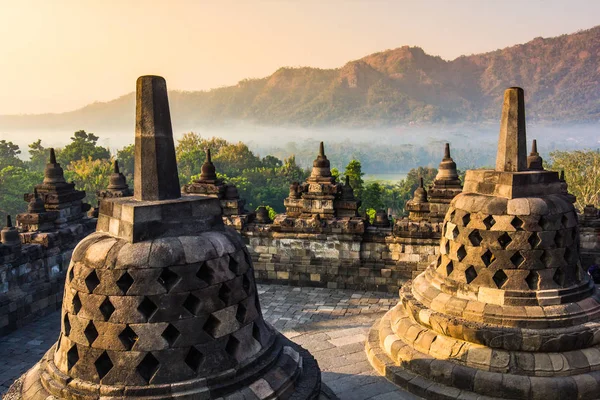 Borobudur Tapınağı, yogyakarta, java, Endonezya.