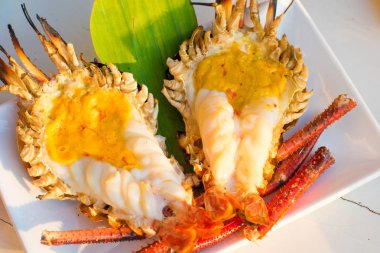 Baharatlı deniz ürünleri sos ile nehir dev karides ızgara.