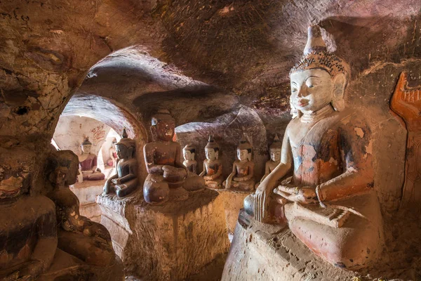 Buddha image at Pho Win Taung Cave in Monywa — Stock Photo, Image