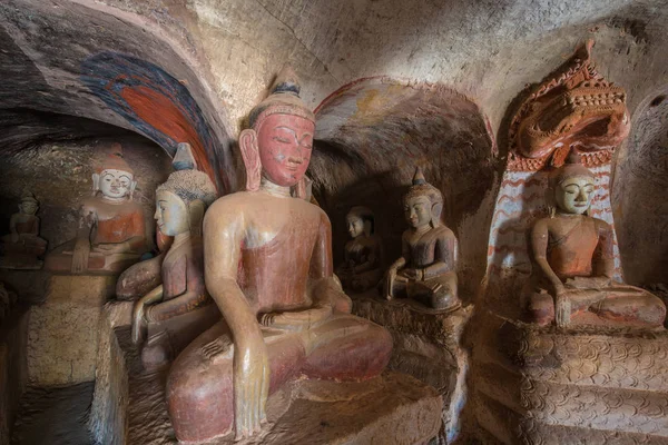 Buddha image at Pho Win Taung Cave in Monywa — Stock Photo, Image