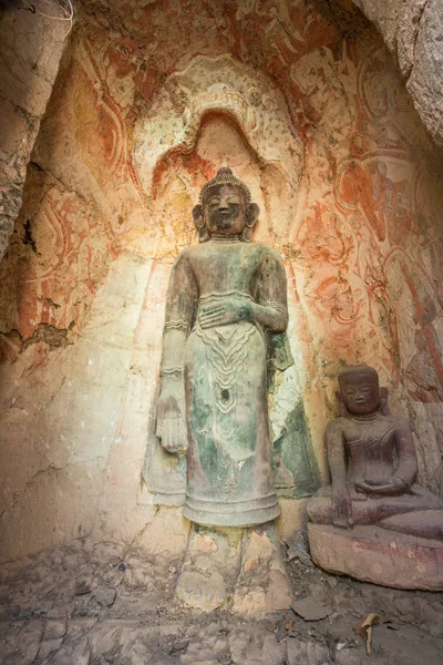 Buda resim Pho kazanmak Taung mağarada Monywa