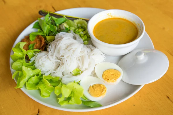 Fideos de arroz tailandeses, fideos de harina de arroz fermentada — Foto de Stock