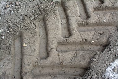 kum üzerinde lastik izleri 