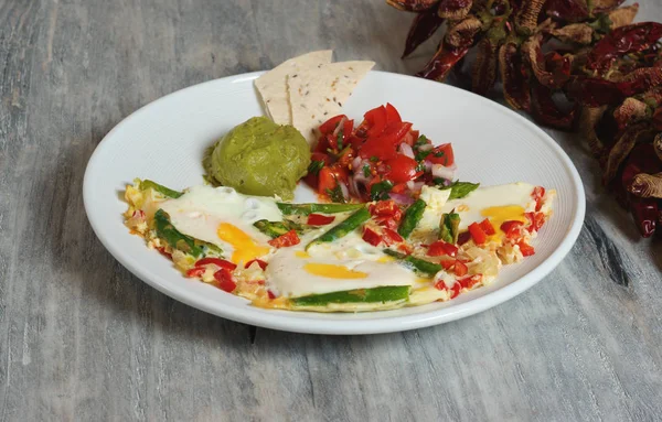 Meksika omlet - sebze ile pişmiş yumurta — Stok fotoğraf