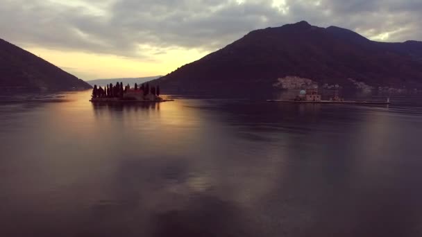 Drone video - La Bahía de Kotor después de la puesta del sol, Perast — Vídeo de stock