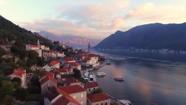 Hukot video - Perast, staré město v zálivu Kotor v Černé hoře — Stock video