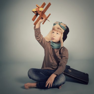 Küçük çocuk pilot 