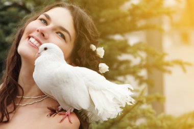 Cadılar Bayramı kişi korkunç kafatası ile