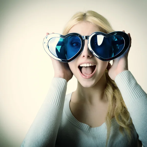 Žena v legrační brýle — Stock fotografie