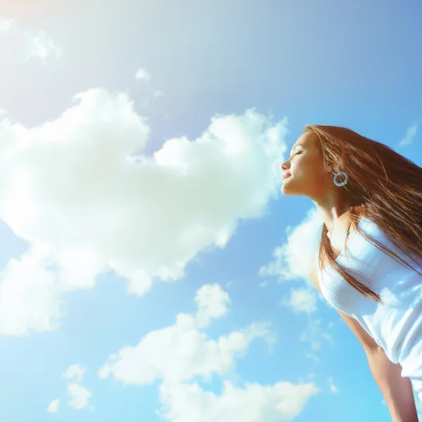 Beautiful woman in blue sky — Stock Photo, Image