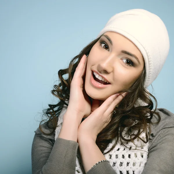 Ragazza in abiti caldi — Foto Stock