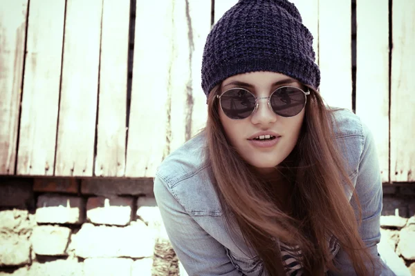 Beautiful girl in sunglasses — Stock Photo, Image