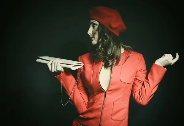 Mode flicka i röd kostym — Stockfoto