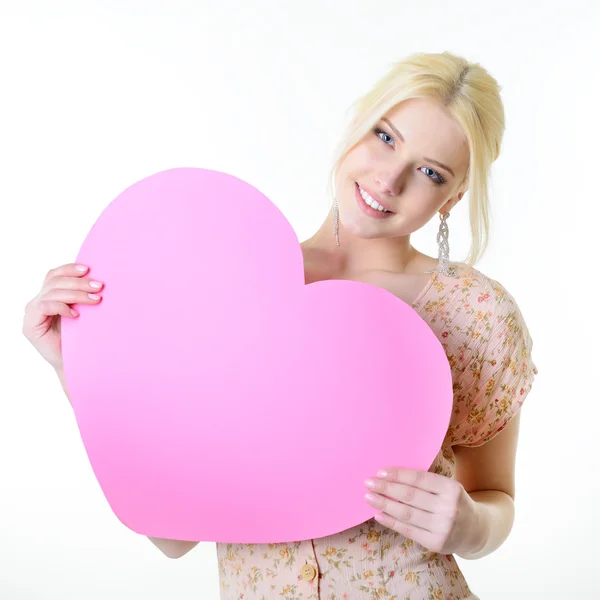 Mujer sosteniendo corazón rosa —  Fotos de Stock