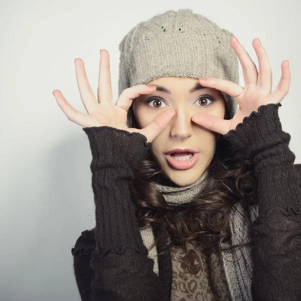 Meisje in warme kleren — Stockfoto