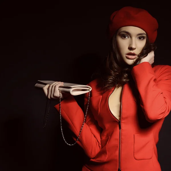 Menina elegante em terno vermelho — Fotografia de Stock