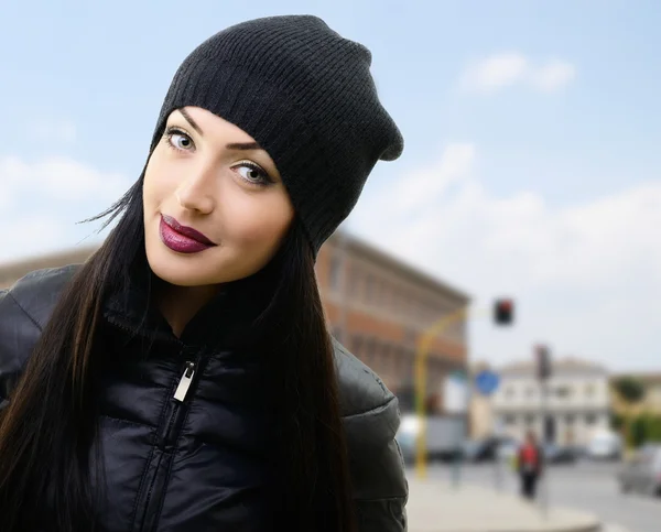 Красивая Мода Девушка Черной Шляпе Куртке — стоковое фото