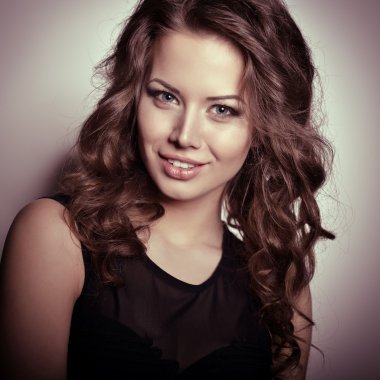 kıvırcık güzel kız