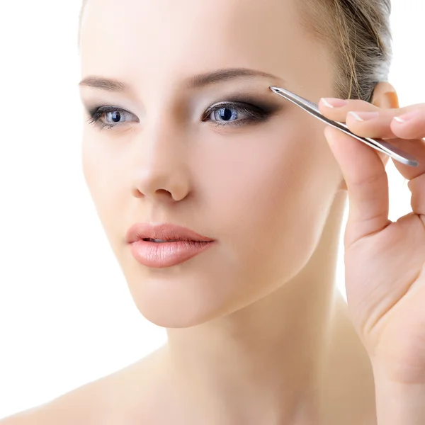 Mujer arrancando cejas —  Fotos de Stock