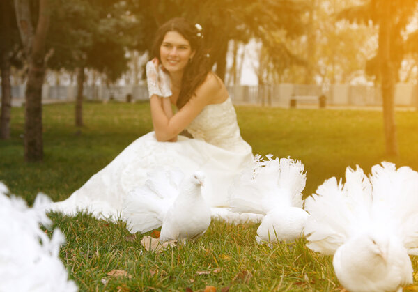 Хэллоуин человек с ужасным черепом
