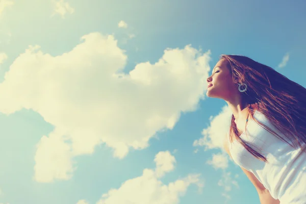 Beautiful woman in blue sky — Stock Photo, Image