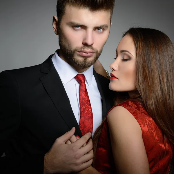 Man and woman in red — Stockfoto