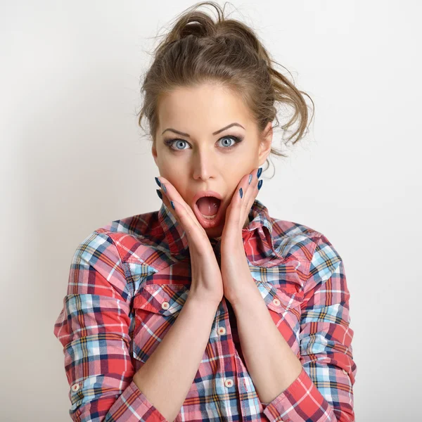 Surprised beautiful girl — Stock Photo, Image