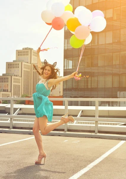 Mujer en vestido de moda — Foto de Stock