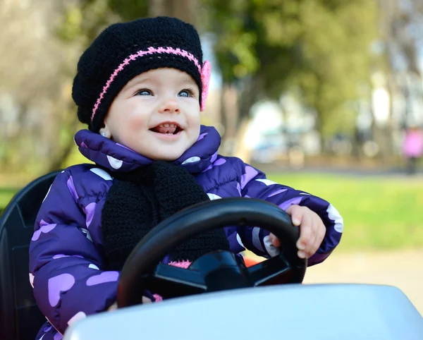 Bambina guida auto — Foto Stock