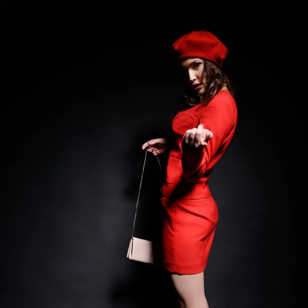 Menina da moda em terno vermelho — Fotografia de Stock