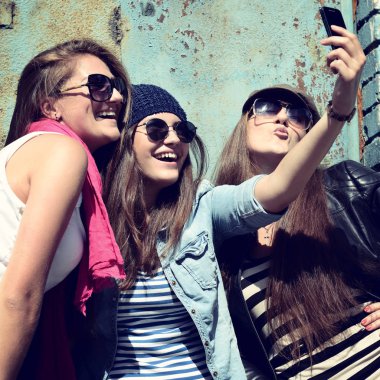 akıllı telefon ile güzel kızlar