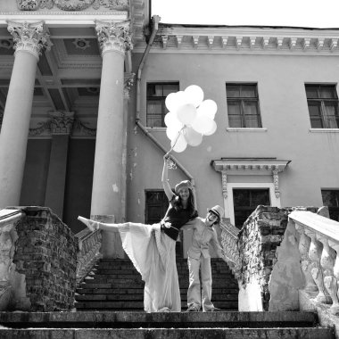 Kız dansçı ile küçük çocuk