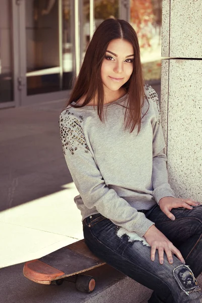 Hermosa chica en la calle —  Fotos de Stock