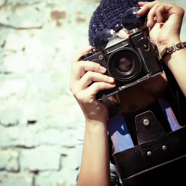 Ragazze con macchine fotografiche vintage — Foto Stock