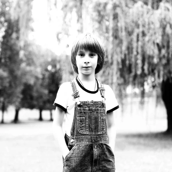 Niño en el parque —  Fotos de Stock