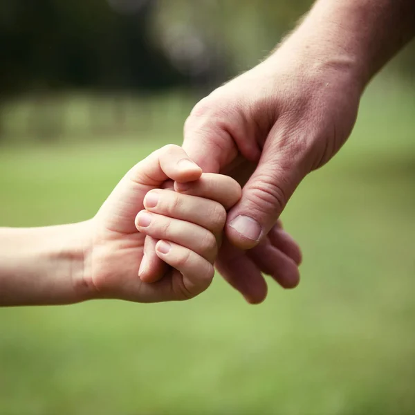 Padre e figlio mani — Foto Stock