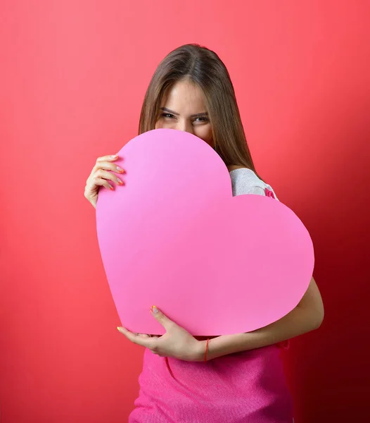 Woman holding pink heart — Stock Photo, Image