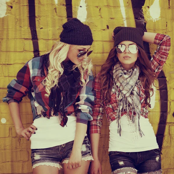 Dva dospívající dívka přátelé — Stock fotografie