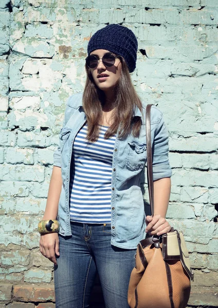 Cool ragazza in cappello — Foto Stock