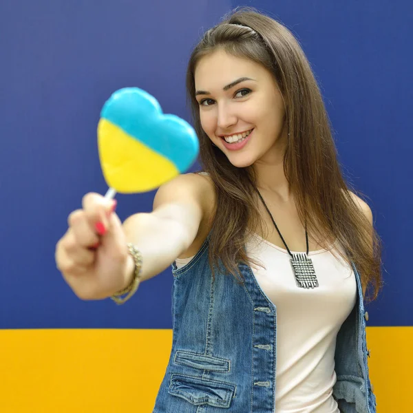 Woman holding candy — Stock Photo, Image